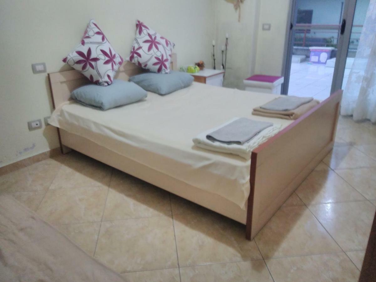Queen Hostel Драч Екстериор снимка